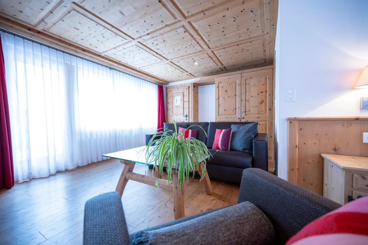 Hotel Engiadina Scuol Exterior foto
