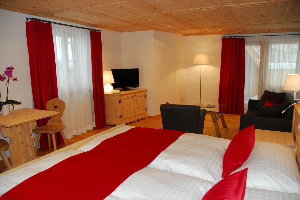 Hotel Engiadina Scuol Zimmer foto