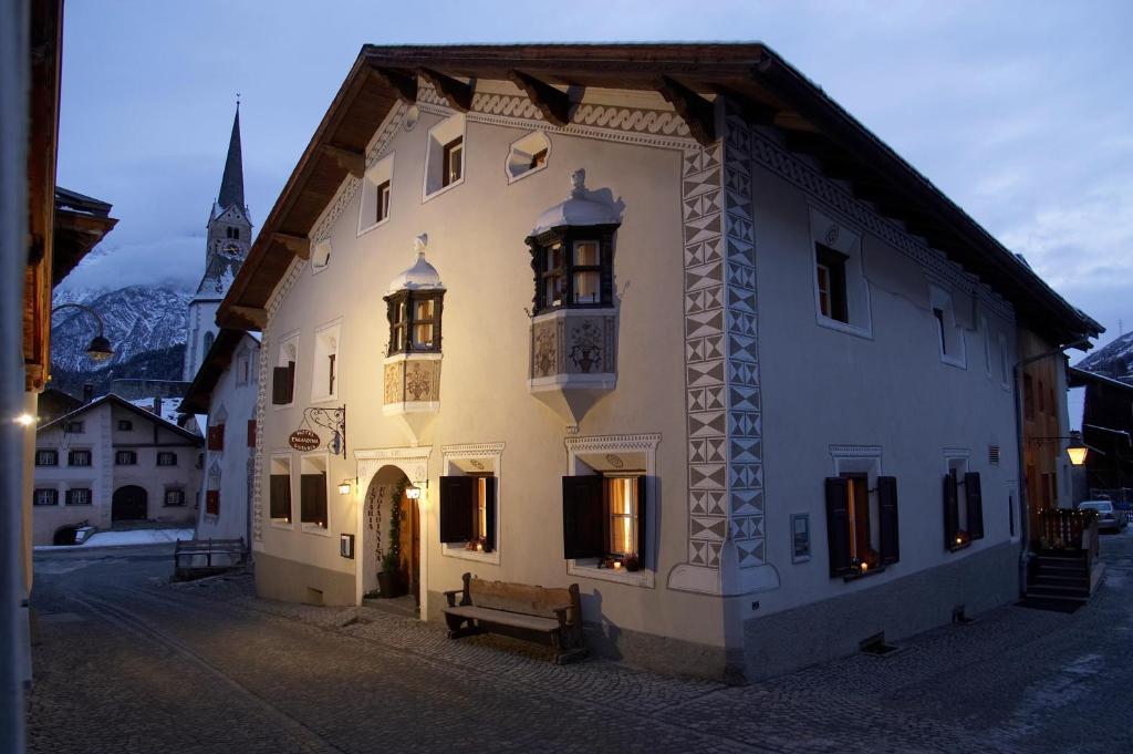 Hotel Engiadina Scuol Exterior foto
